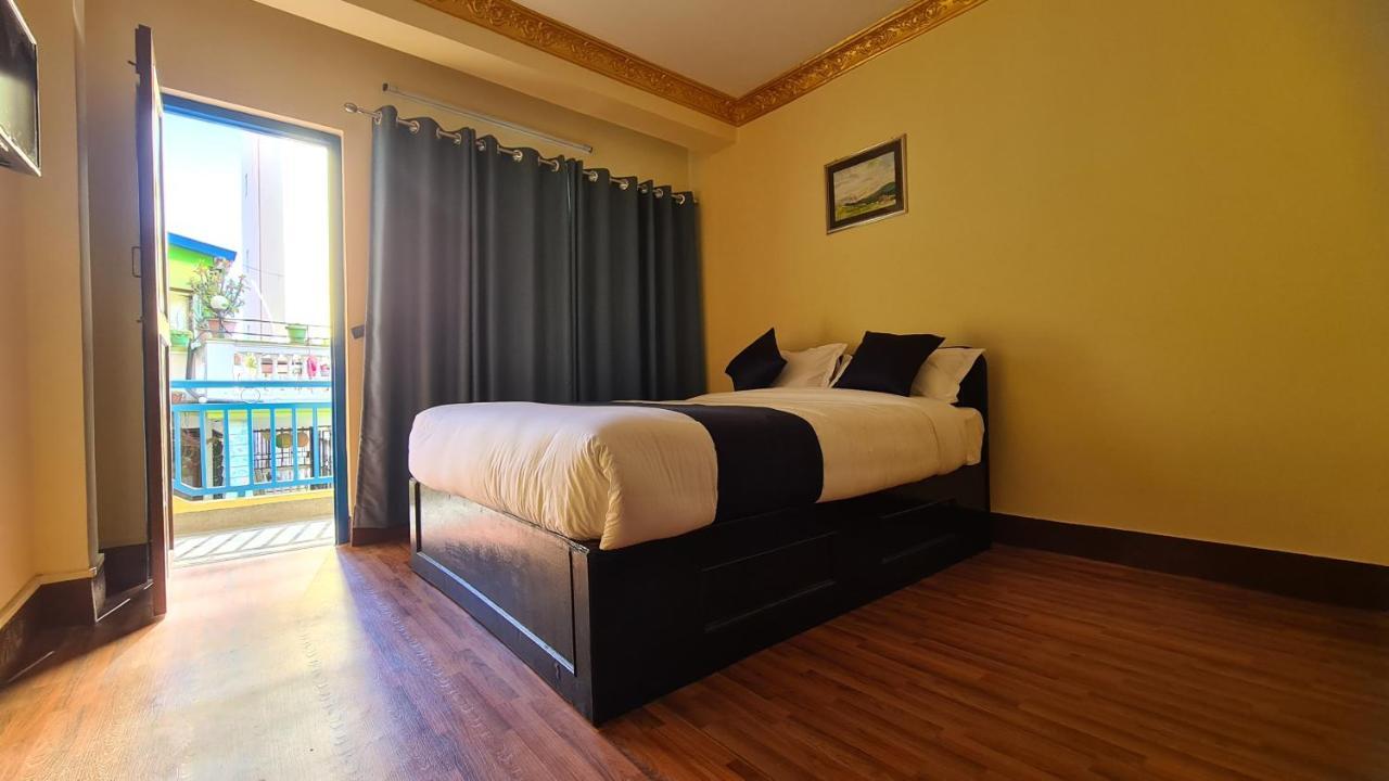 Temple Town Inn Катманду Экстерьер фото