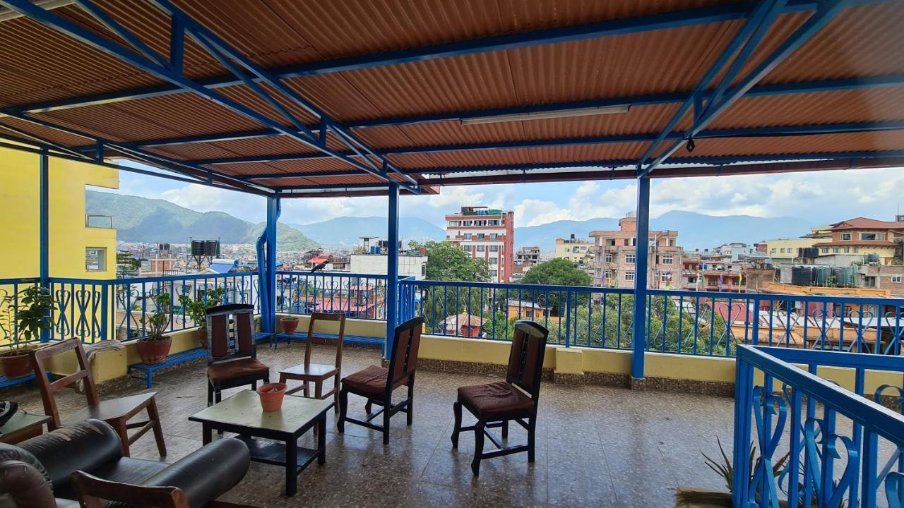 Temple Town Inn Катманду Экстерьер фото