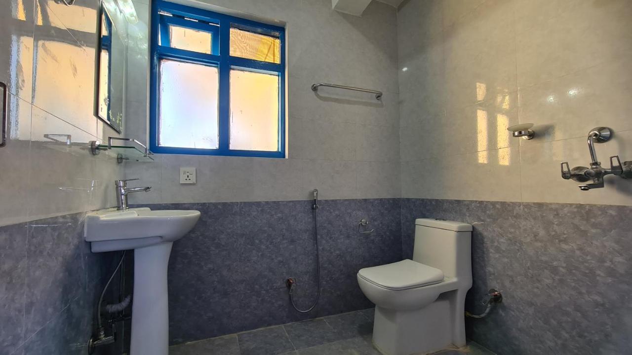 Temple Town Inn Катманду Экстерьер фото