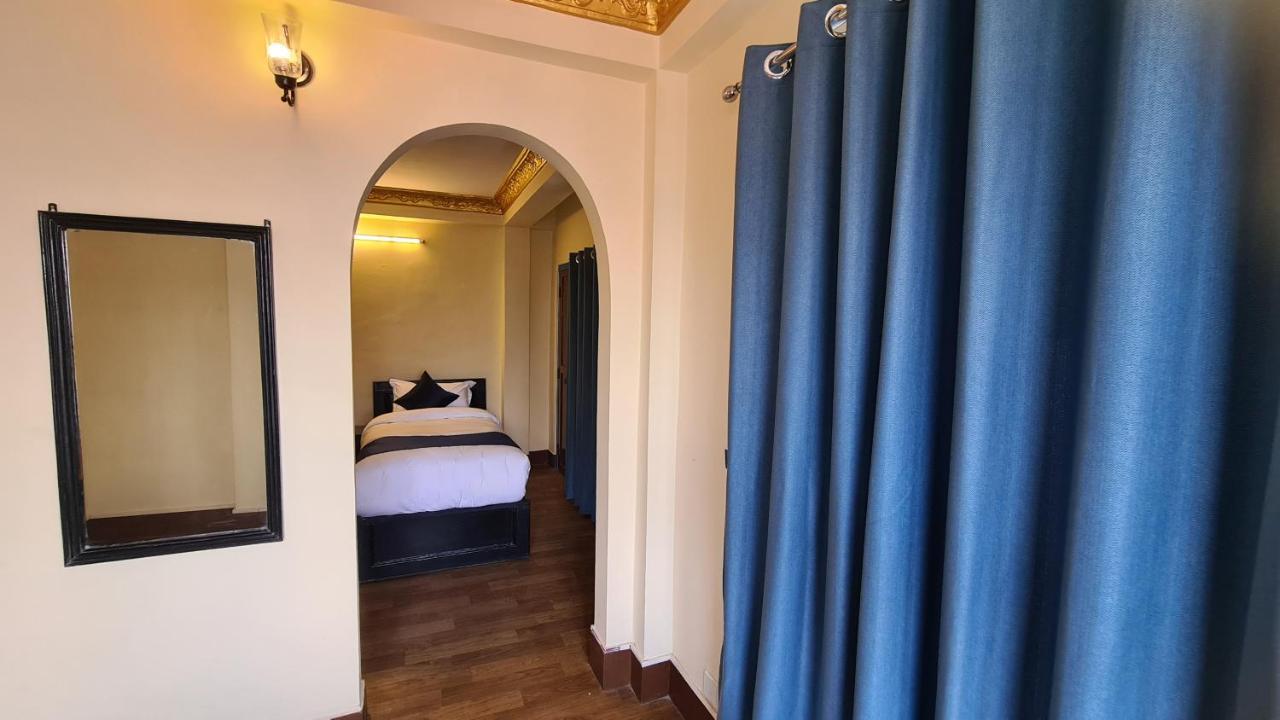 Temple Town Inn Катманду Экстерьер фото