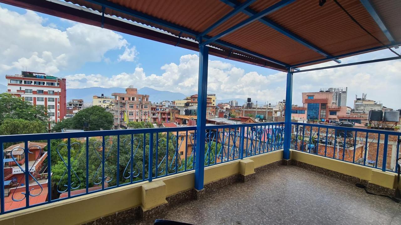 Temple Town Inn Катманду Экстерьер фото